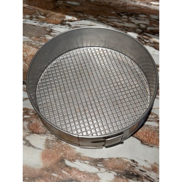 Vintage 9” Spring Form Pan - Picture 2 of 4